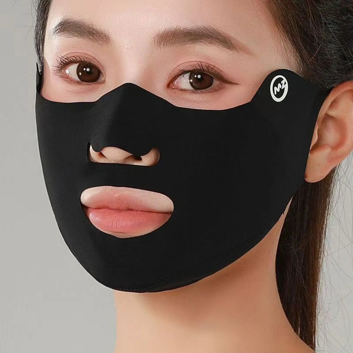 1PC New Breathable Ice Silk Mask Washable Dustproof Sunscreen Mask Anti-UV Riding Face Mask Protect The Corners of The Eyes